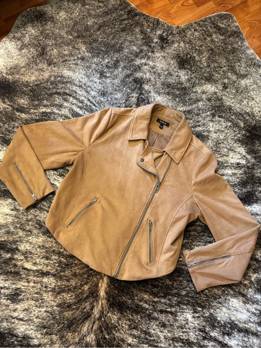 Torrid Suede Moto Jacket, Camel in color, Size 1 - Picture 2 of 10